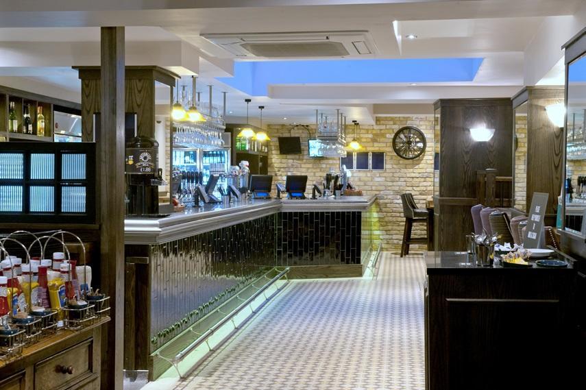 The Bath Arms Wetherspoon Hotel Warminster Bagian luar foto