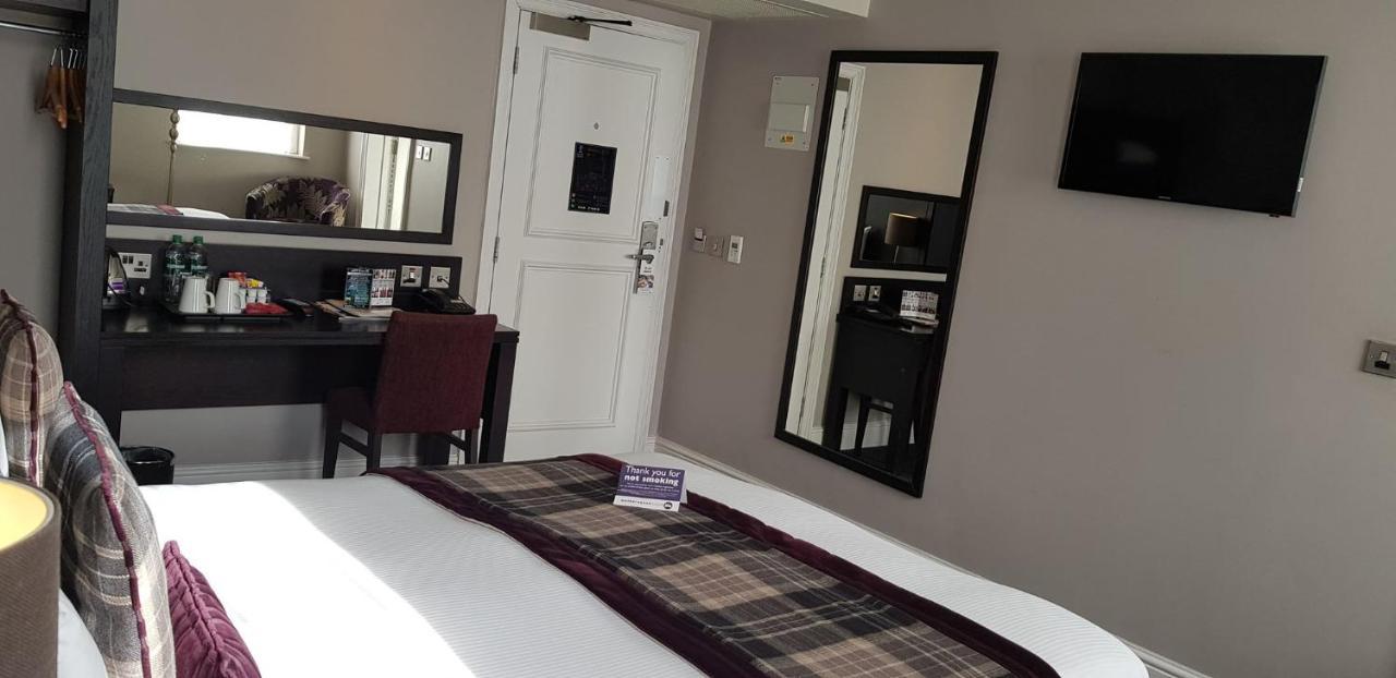 The Bath Arms Wetherspoon Hotel Warminster Bagian luar foto