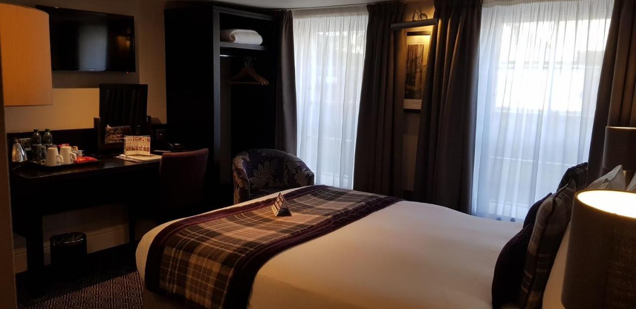 The Bath Arms Wetherspoon Hotel Warminster Bagian luar foto