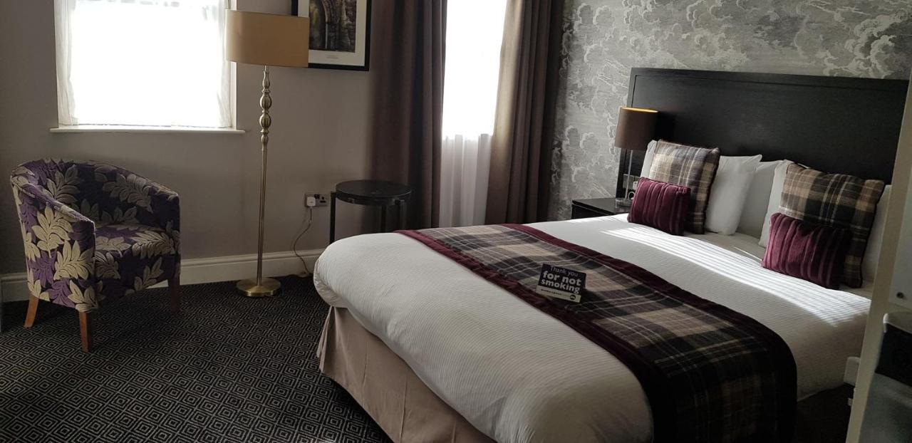 The Bath Arms Wetherspoon Hotel Warminster Bagian luar foto